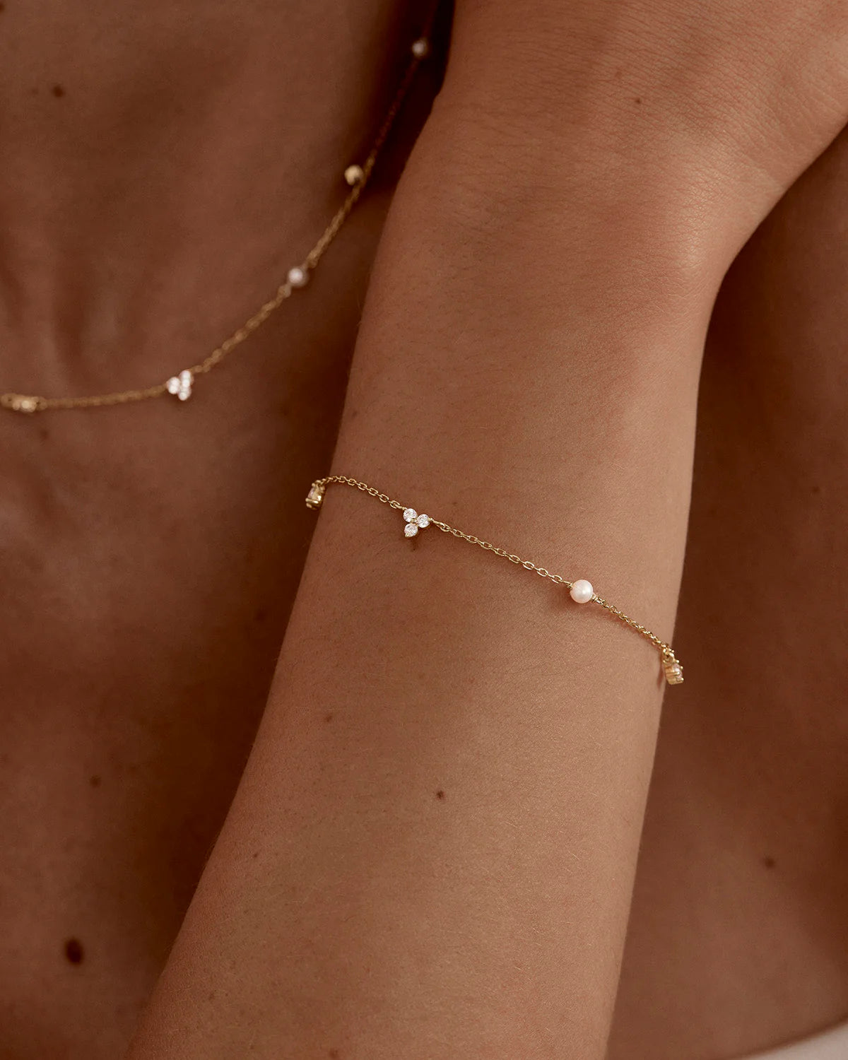MOONLIT BLOOM PEARL BRACELET - GOLD