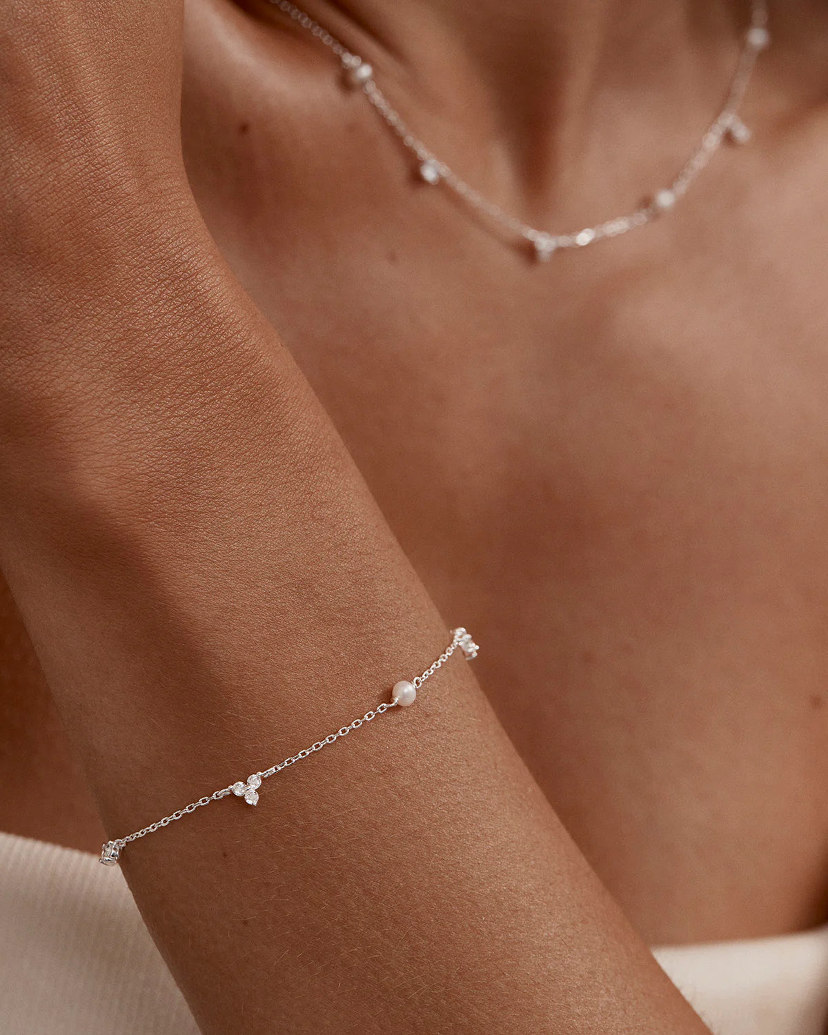 MOONLIT BLOOM PEARL BRACELET - SILVER