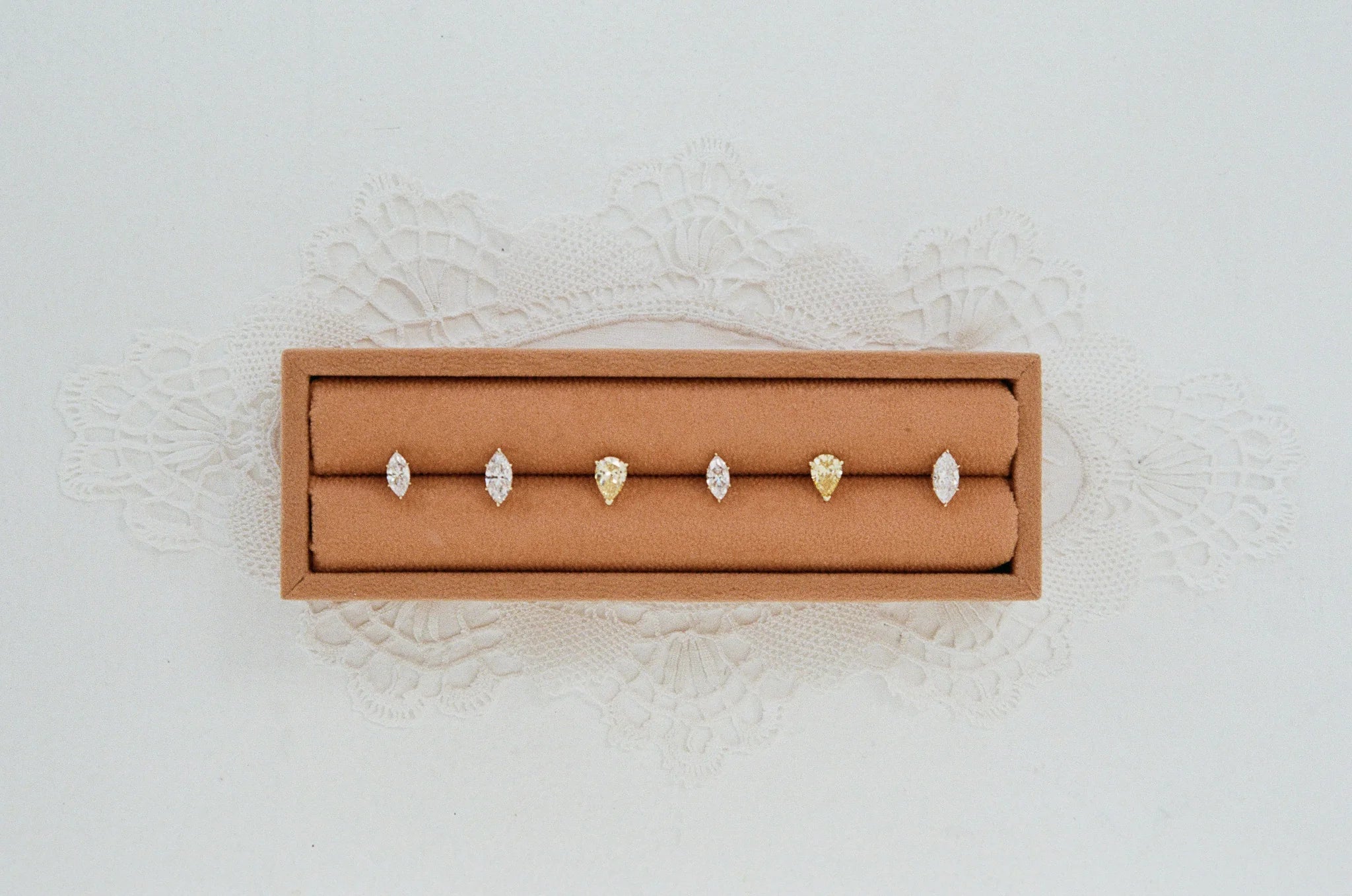 PEAR STUDS 2CT