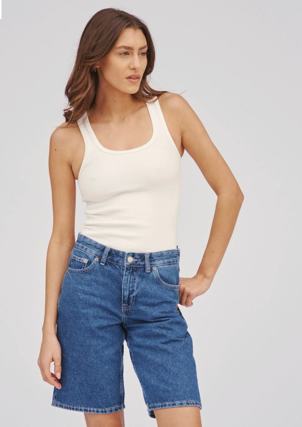 LEA SHORTS - PEBBLE