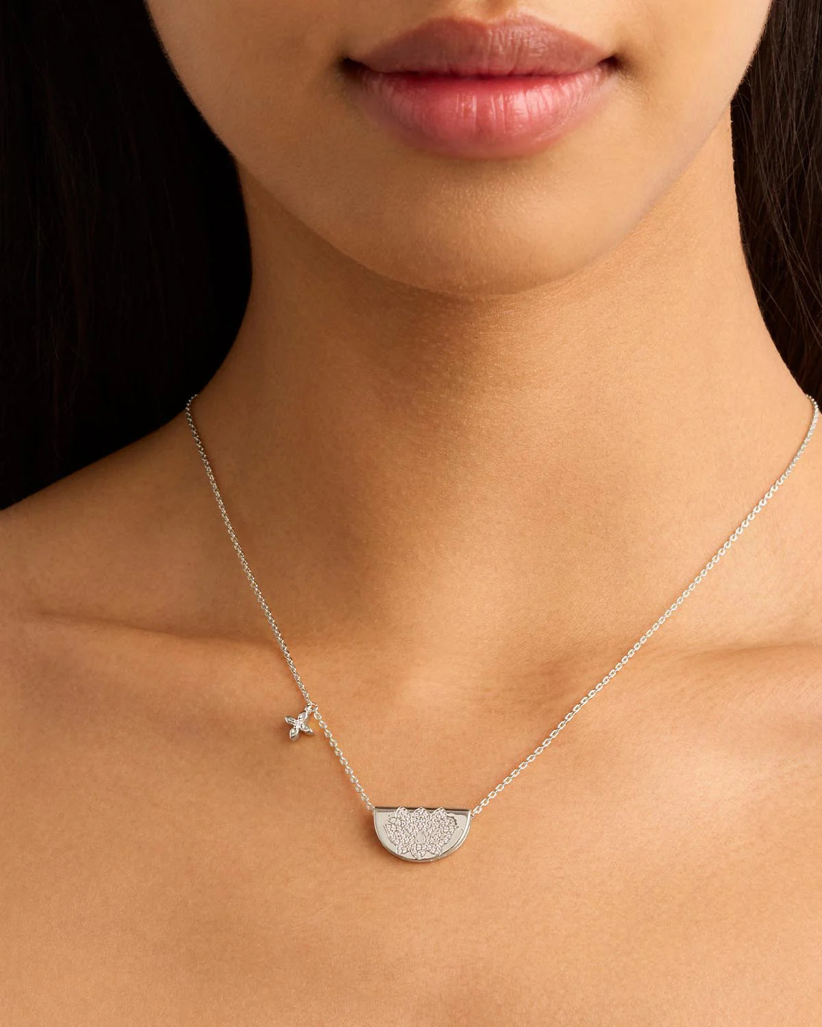 LIVE IN LIGHT LOTUS NECKLACE SILVER