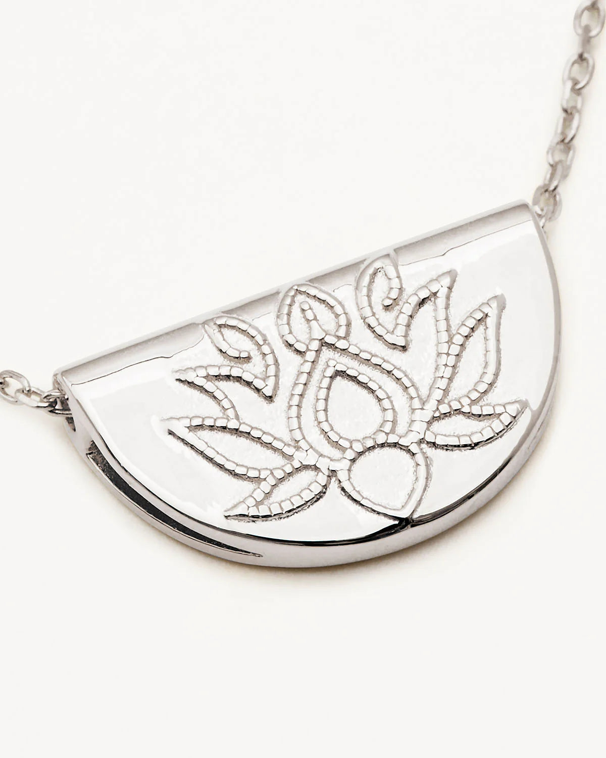LOTUS SHORT NECKLACE SILVER