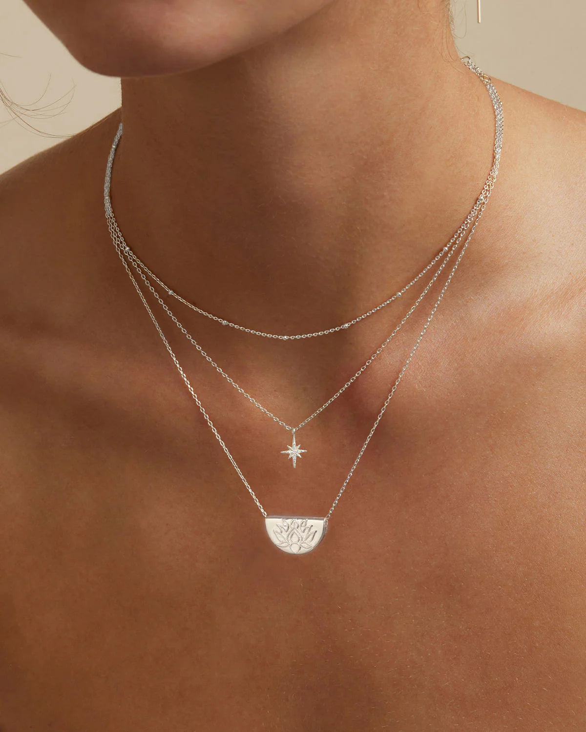 LOTUS SHORT NECKLACE SILVER