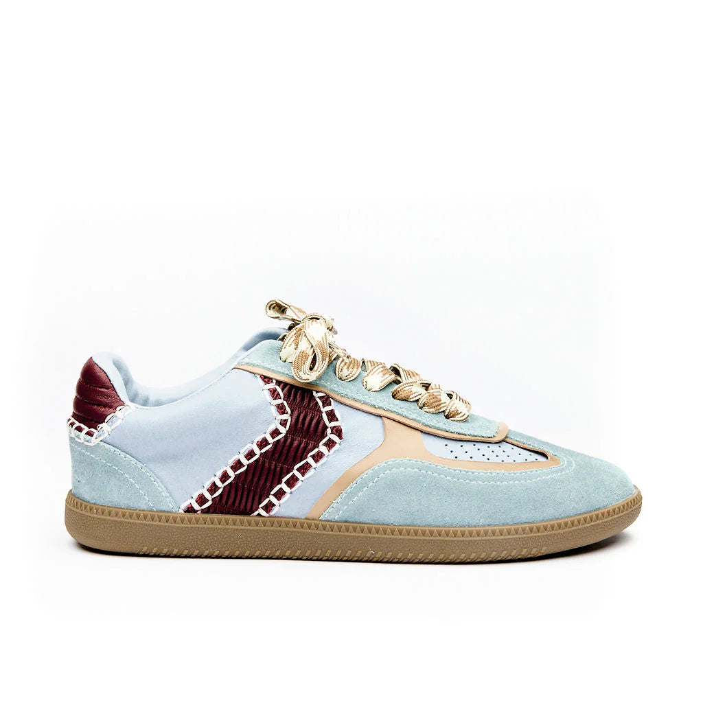 GENEROUS SNEAKER