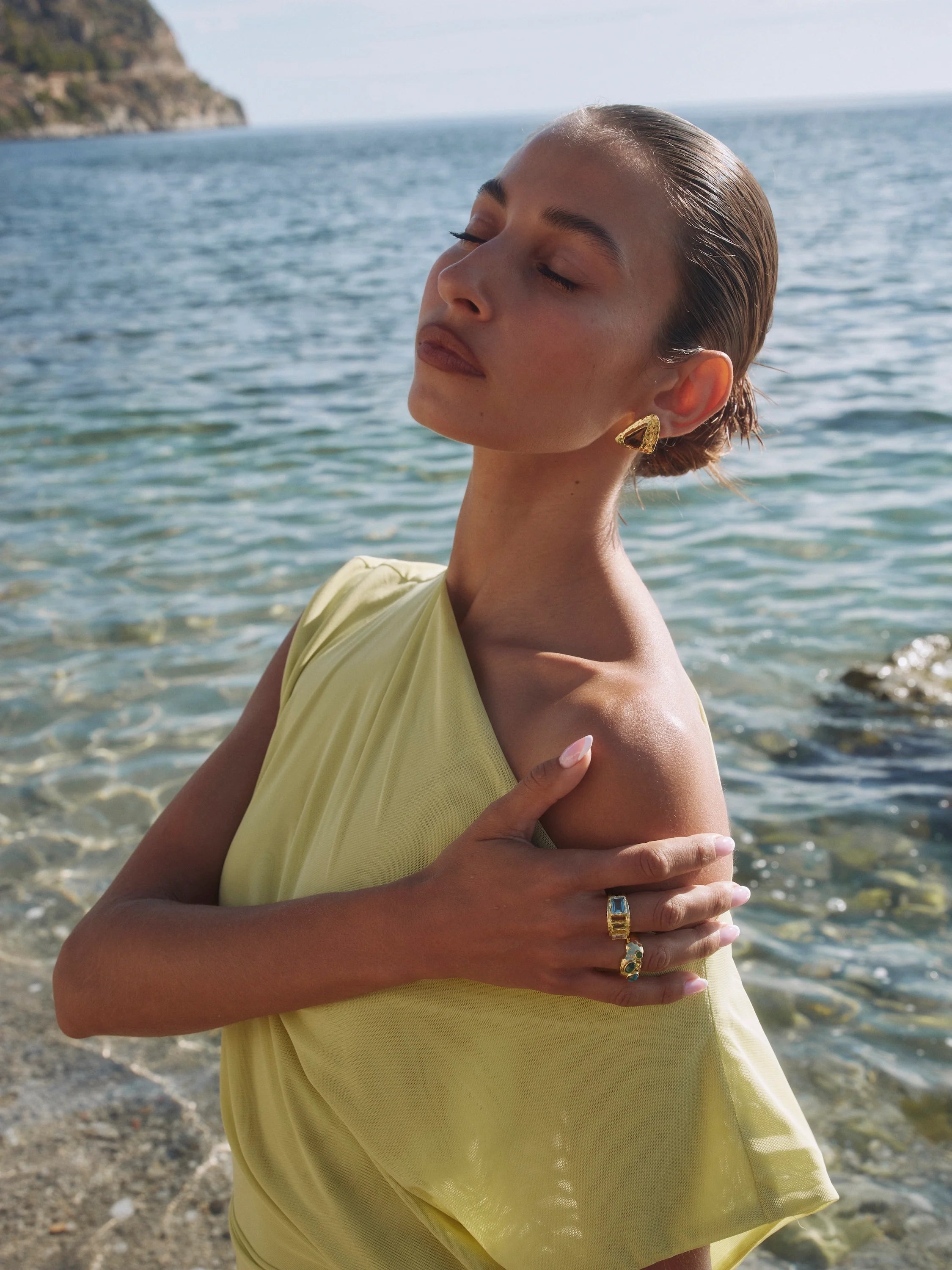 MIKAELA EARRINGS GOLD TIGERS EYE