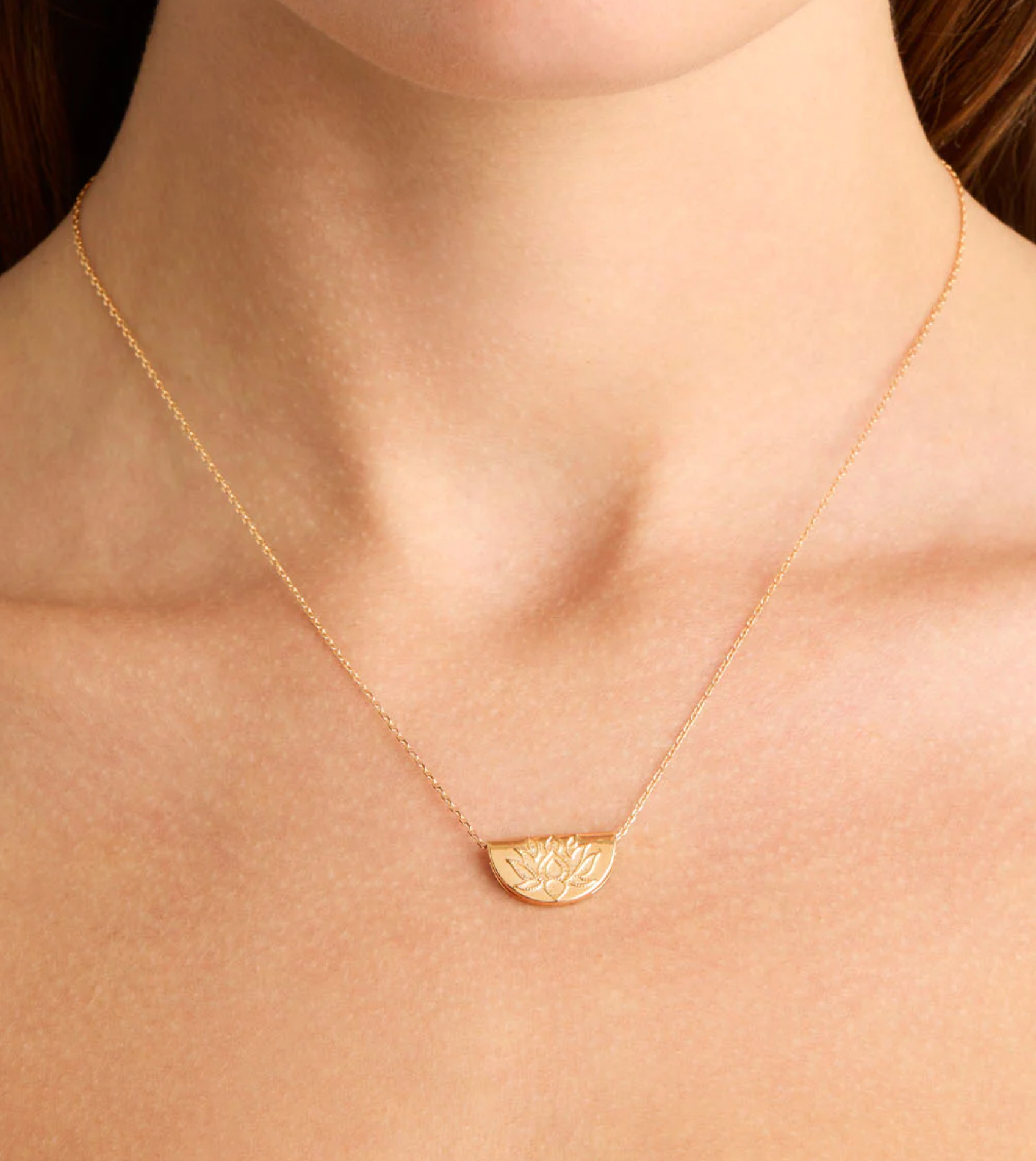 LOTUS SHORT NECKLACE GOLD