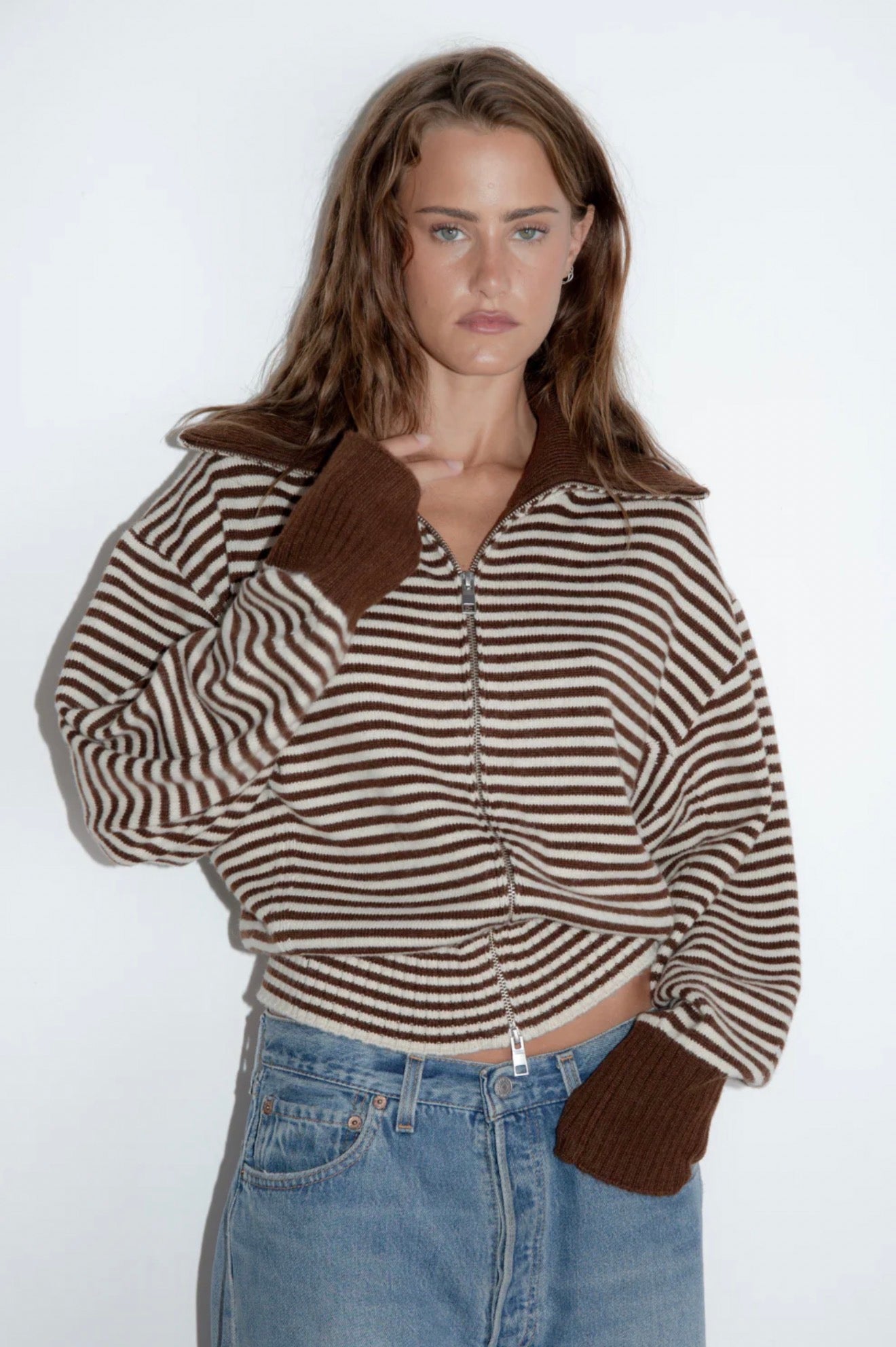 FOLD DOWN ZIPPER KNIT - DARK BROWN/CREAM STRIPE