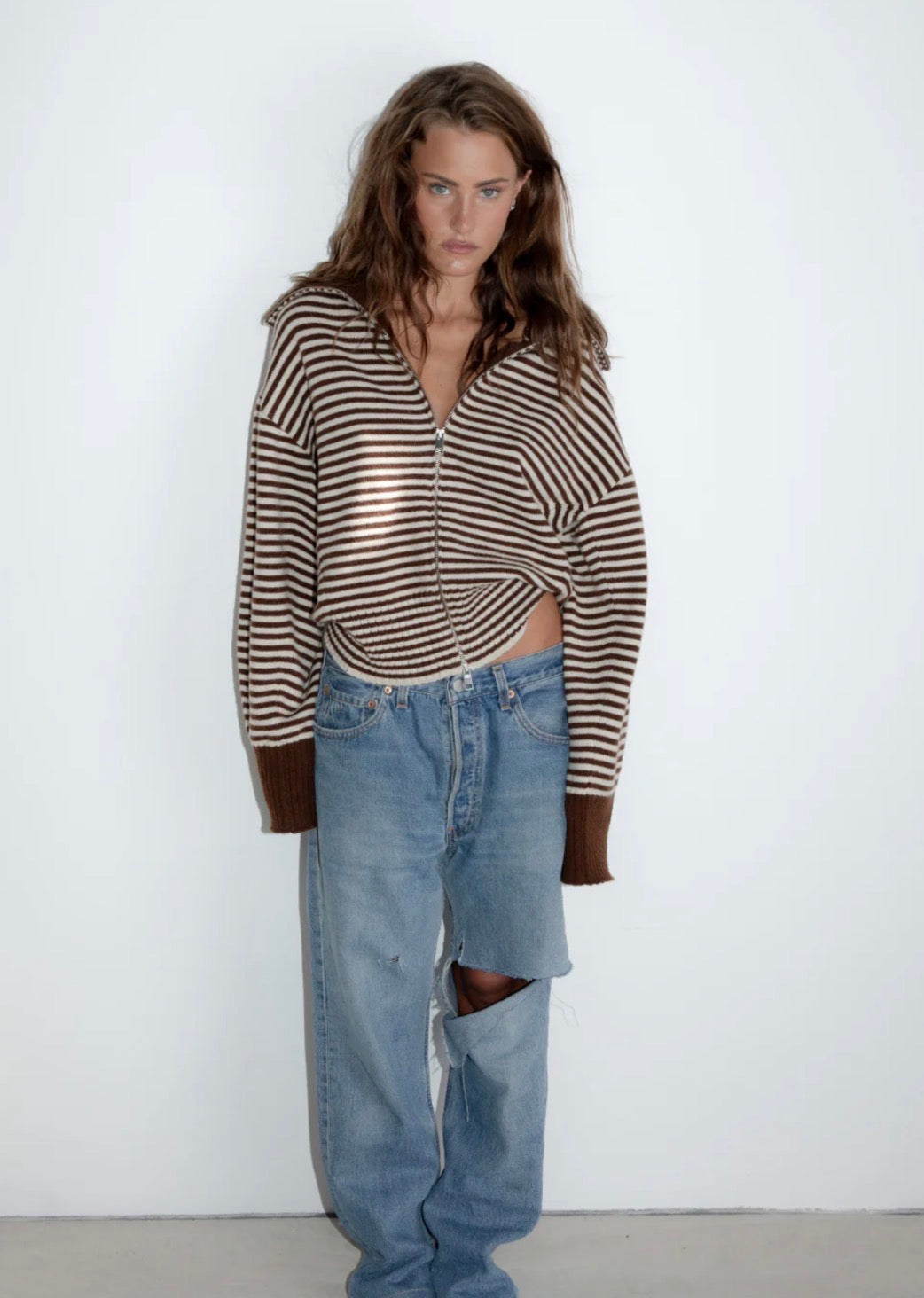 FOLD DOWN ZIPPER KNIT - DARK BROWN/CREAM STRIPE
