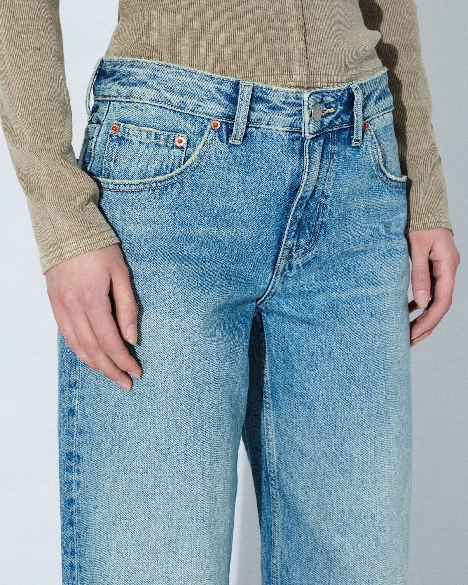 RHUE LOW WIDE - DRIFT SKY USED