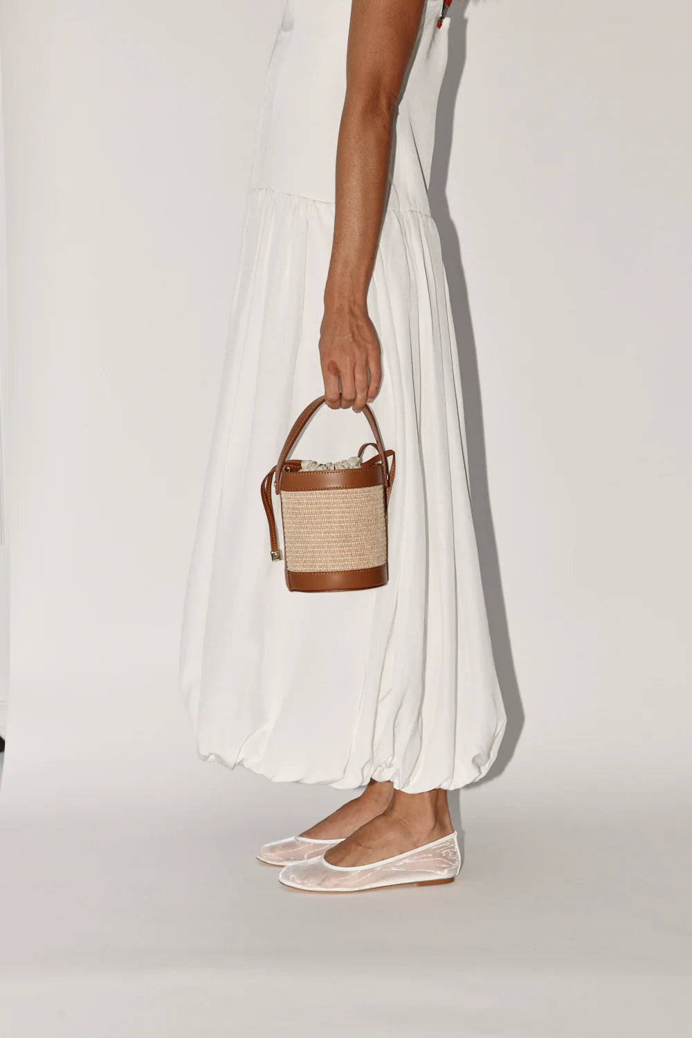 BRITTANY RAFFIA BUCKET BAG TAN