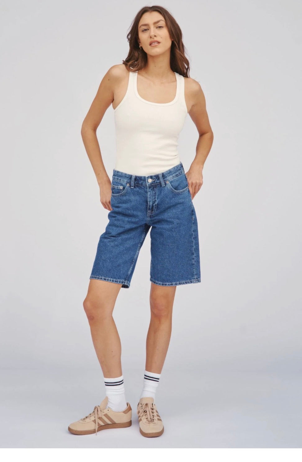 LEA SHORTS - PEBBLE