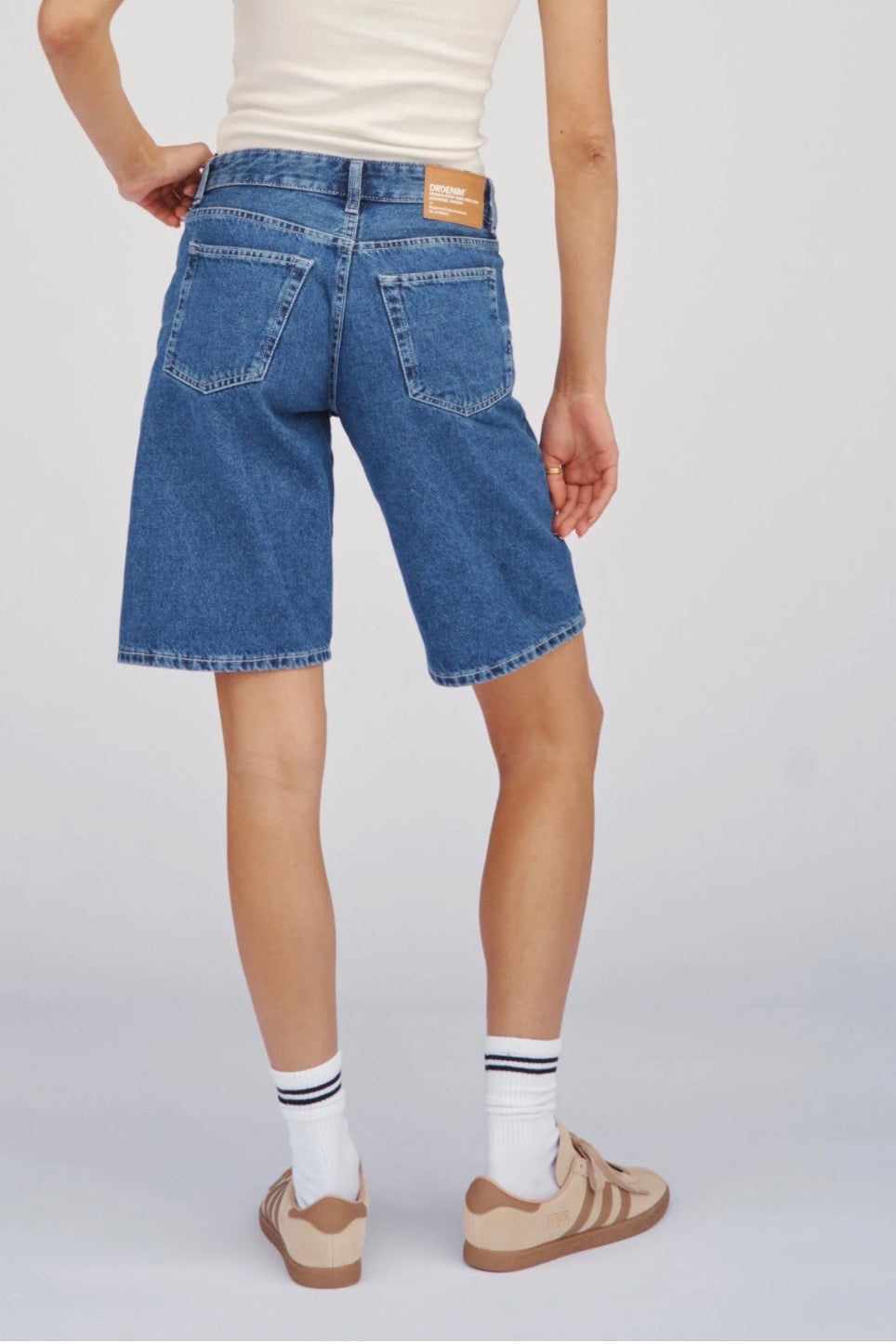 LEA SHORTS - PEBBLE