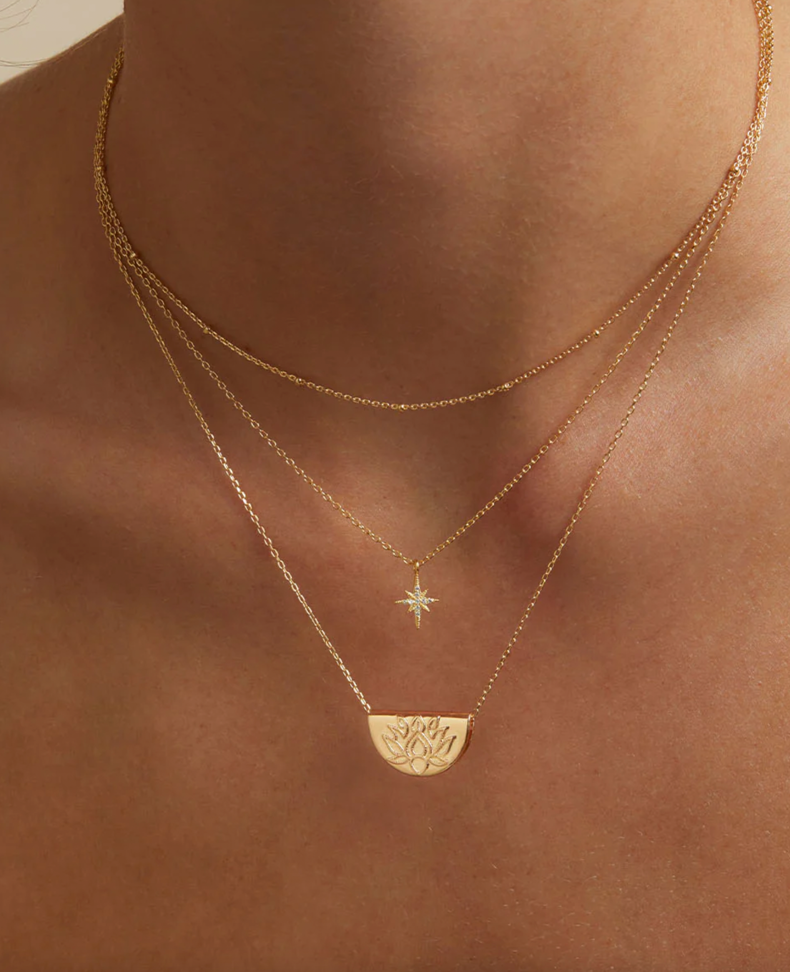 LOTUS SHORT NECKLACE