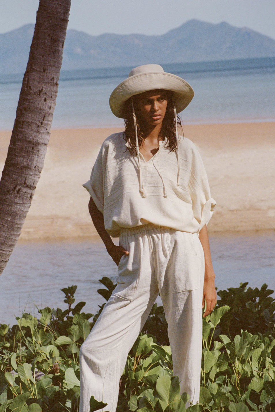 HOLIDAY BUCKET HAT